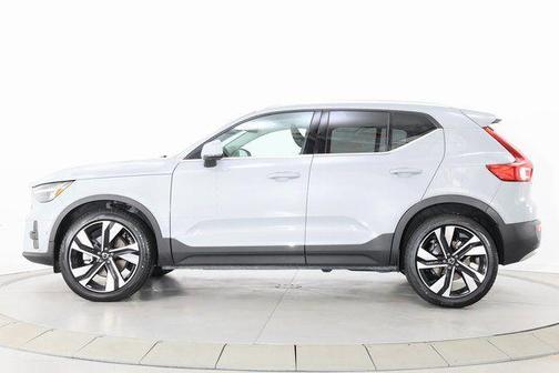 Vapor Grey Metallic 2024 Volvo XC40 B5 Ultimate Bright Theme