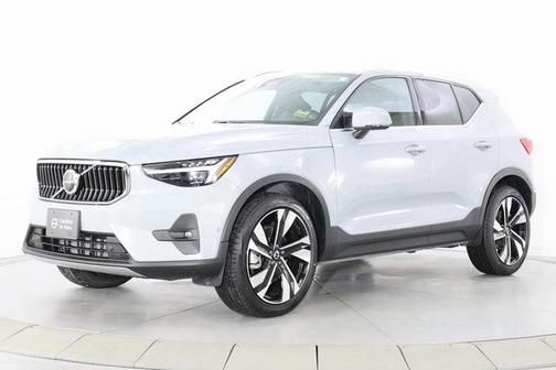 2024 Volvo XC40 B5 Ultimate Bright Theme