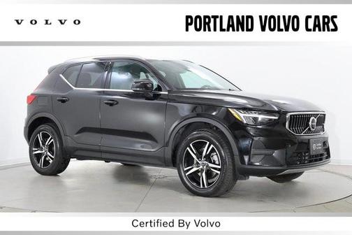 2025 Volvo XC40 B5 Core Bright Theme