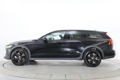 Onyx Black 2025 Volvo V60 Cross Country Plus, B5 AWD Gas (mild hybrid)