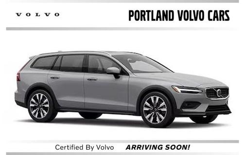 2025 Volvo V60 Cross Country Plus, B5 AWD Gas (mild hybrid)