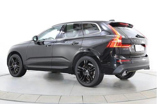 Onyx Black Metallic 2019 Volvo XC60 T6 Momentum
