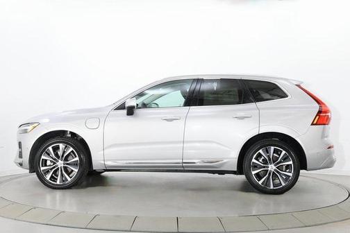 2022 Volvo XC60 Recharge Plug-In Hybrid T8 Inscription Expression