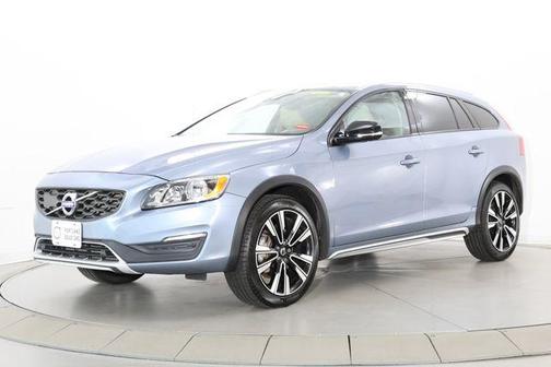 Mussel Blue Metallic 2018 Volvo V60 Cross Country T5