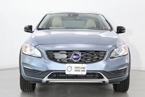 Mussel Blue Metallic 2018 Volvo V60 Cross Country T5