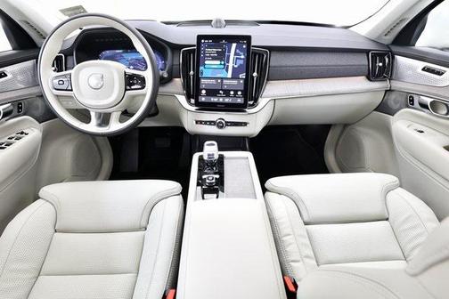 2025 Volvo XC90 Plug-In Hybrid T8 Ultra 6-Seater