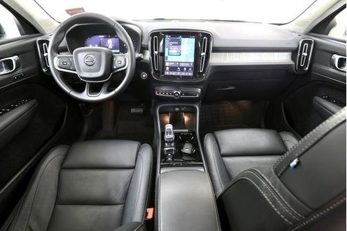 Vapour Grey Metallic 2025 Volvo XC40 B5 Plus Dark Theme