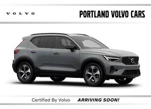 2025 Volvo XC40 B5 Plus Dark Theme