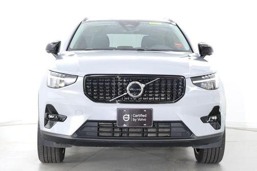 Vapour Grey Metallic 2025 Volvo XC40 B5 Plus Dark Theme