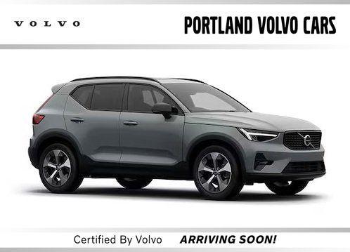 Vapour Grey Metallic 2025 Volvo XC40 B5 Plus Dark Theme
