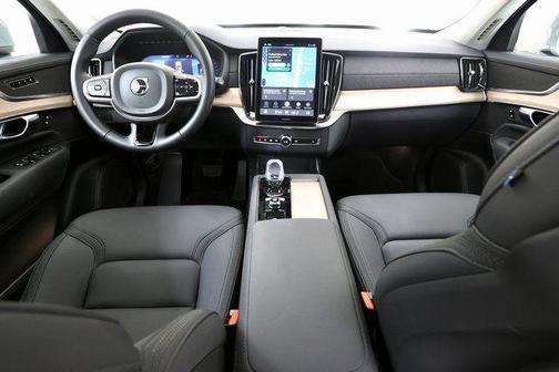 2025 Volvo XC90 B6 Plus 7-Seater