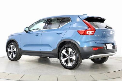 2024 Volvo XC40 B5 Plus Bright Theme
