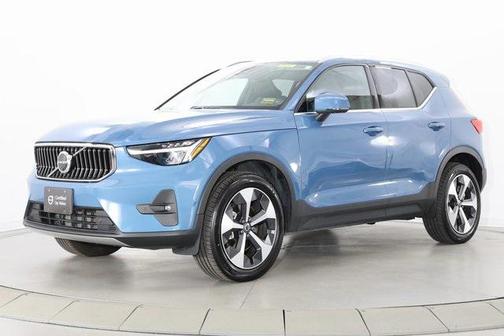 2024 Volvo XC40 B5 Plus Bright Theme