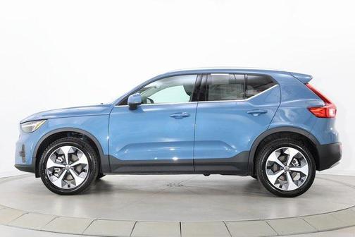 2024 Volvo XC40 B5 Plus Bright Theme
