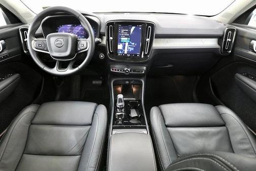 2024 Volvo XC40 B5 Plus Bright Theme