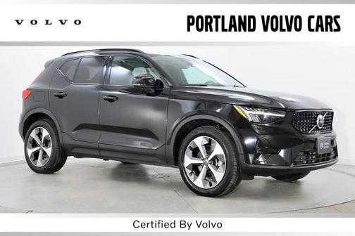 2024 Volvo XC40 B5 Core Dark Theme