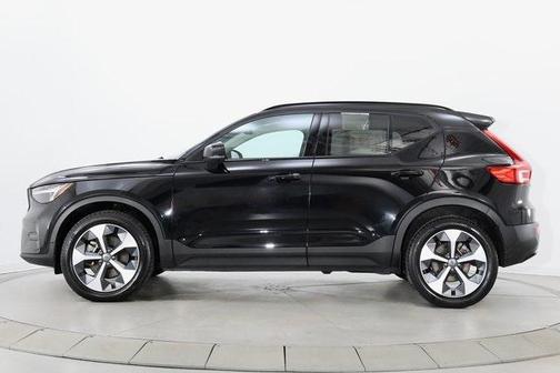 2024 Volvo XC40 B5 Core Dark Theme