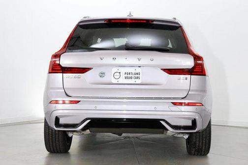 Aurora Silver 2026 Volvo XC60 B5 Plus