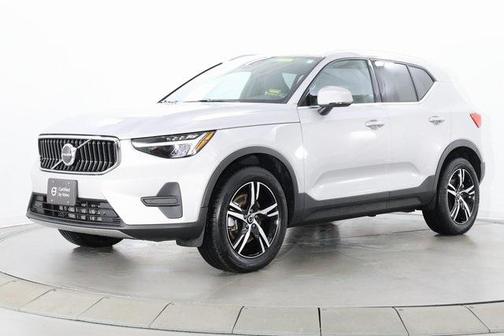 2025 Volvo XC40 B5 Core Bright Theme