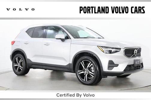 2025 Volvo XC40 B5 Core Bright Theme