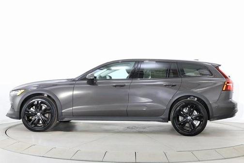 2025 Volvo V60 Cross Country Plus, B5 AWD Gas (mild hybrid)