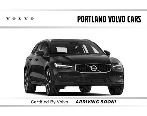 2025 Volvo V60 Cross Country Plus, B5 AWD Gas (mild hybrid)