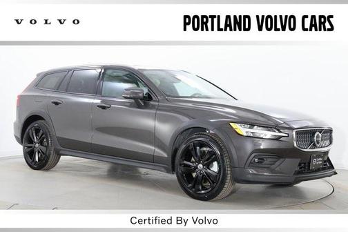2025 Volvo V60 Cross Country Plus, B5 AWD Gas (mild hybrid)