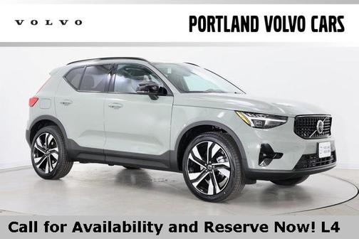 2025 Volvo XC40 B5 Plus Dark Theme