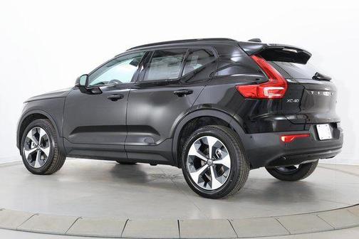Onyx Black 2026 Volvo XC40 Plus, B5 AWD Gas (mild hybrid), Dark