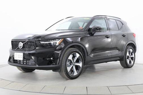 2026 Volvo XC40 Plus, B5 AWD Gas (mild hybrid), Dark