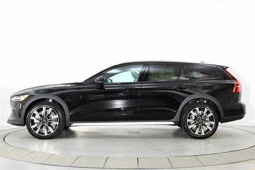 Onyx Black Metallic 2026 Volvo V60 Cross Country Ultra, B5 AWD Gas (mild hybrid)