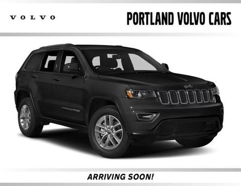 Diamond Black Crystal Pearlcoat 2017 Jeep Grand Cherokee Altitude