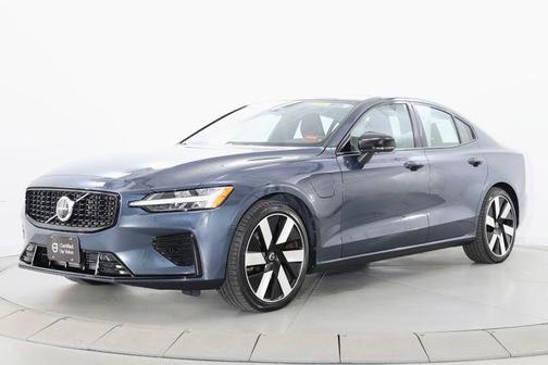 2024 Volvo S60 Recharge Plug-In Hybrid T8 Ultimate Dark Theme