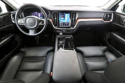 2024 Volvo S60 Recharge Plug-In Hybrid T8 Ultimate Dark Theme