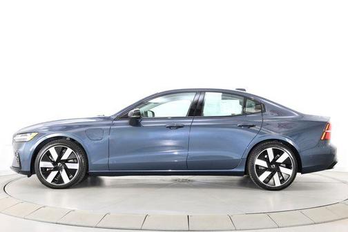 2024 Volvo S60 Recharge Plug-In Hybrid T8 Ultimate Dark Theme