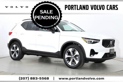 Crystal White Metallic 2024 Volvo XC40 B5 Core Dark Theme