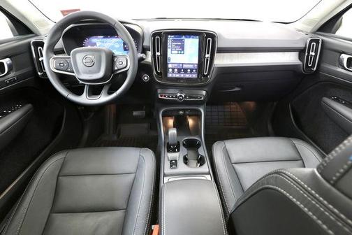 Crystal White Metallic 2024 Volvo XC40 B5 Core Dark Theme