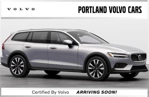 2025 Volvo V60 Cross Country B5 Plus