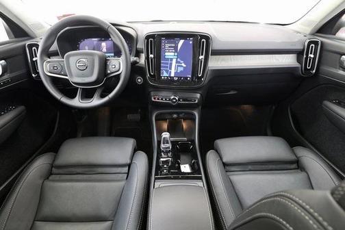 2025 Volvo XC40 B5 Plus Dark Theme