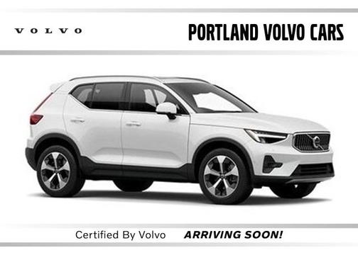 2025 Volvo XC40 B5 Plus Dark Theme