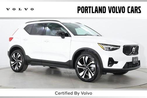 2025 Volvo XC40 B5 Plus Dark Theme