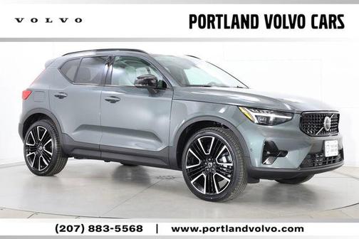 Forest Lake 2026 Volvo XC40 Plus, B5 AWD Gas (mild hybrid), Dark