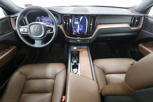 2023 Volvo XC60 Recharge Plug-In Hybrid T8 Plus Bright Theme