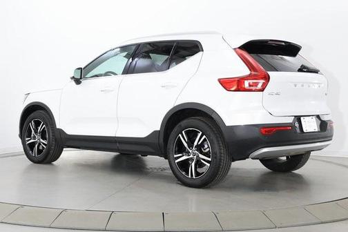 2025 Volvo XC40 B5 Core Bright Theme