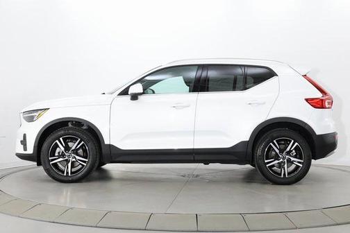 2025 Volvo XC40 B5 Core Bright Theme