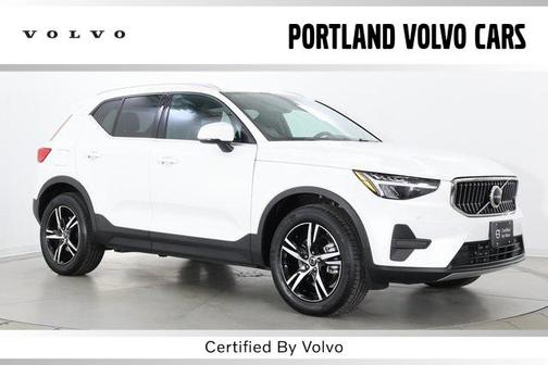 2025 Volvo XC40 B5 Core Bright Theme