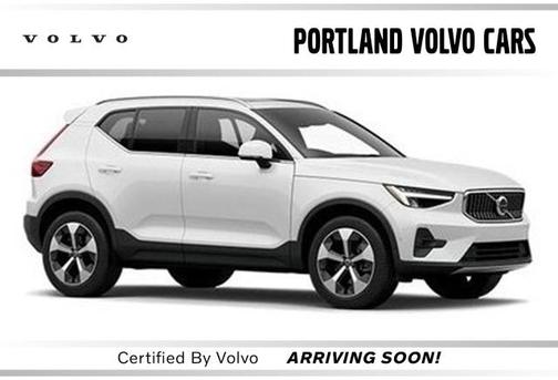 2025 Volvo XC40 B5 Core Bright Theme
