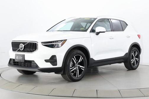 2025 Volvo XC40 B5 Core Bright Theme