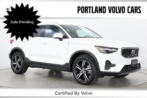 2025 Volvo XC40 B5 Core Bright Theme