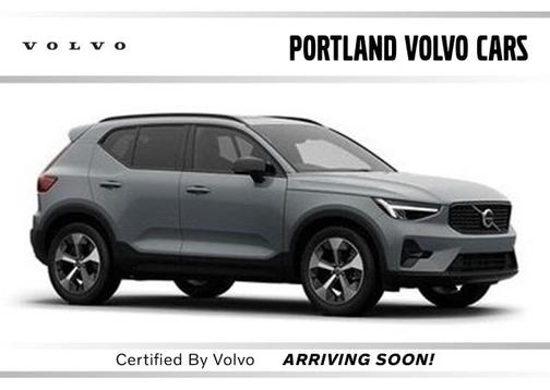 2025 Volvo XC40 B5 Core Bright Theme
